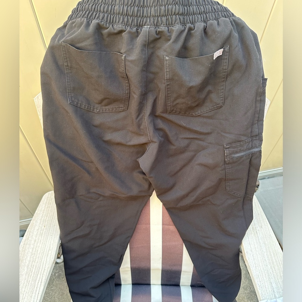 Figs women’s black scrub pants sz Medium/Petite